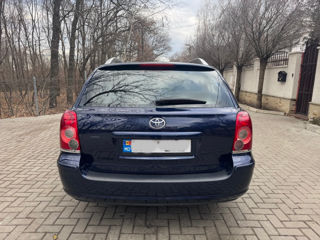 Toyota Avensis foto 8