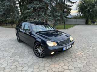 Mercedes C-Class foto 1