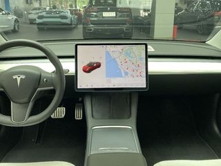 Tesla Model 3 foto 4