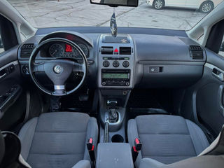 Volkswagen Touran foto 9