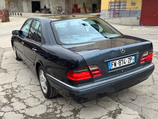 Mercedes E-Class foto 4