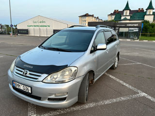 Toyota Avensis Verso foto 1
