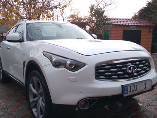 Infiniti Q70 foto 2