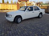 Mercedes Series (W124) foto 4