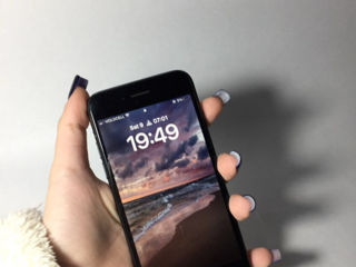 Vând iPhone 8 64GB