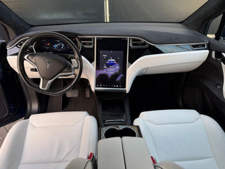 Tesla Model X foto 10