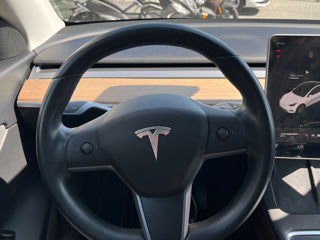 Tesla Model Y foto 4