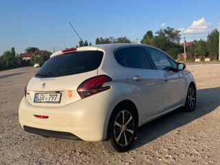 Peugeot 208 foto 3