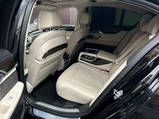 BMW 7 Series foto 8