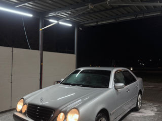 Mercedes E-Class foto 2