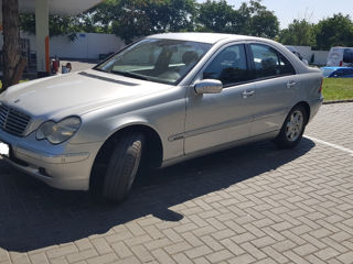 Mercedes C-Class foto 1