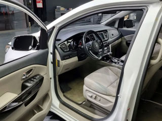 KIA Carnival foto 7