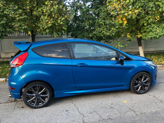 Ford Fiesta foto 3