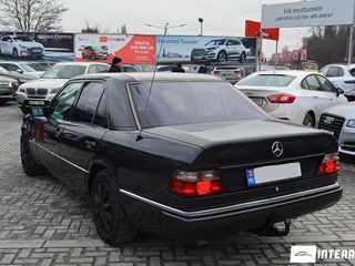 Mercedes Series (W124) foto 3