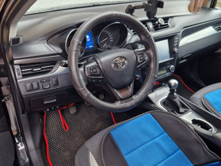 Toyota Avensis foto 4