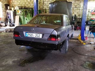 Mercedes Series (W124) foto 1