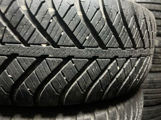 R17 215/60 GoodYear Vector 4Seasons foto 2