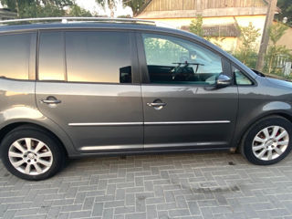 Volkswagen Touran foto 4