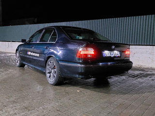 BMW 5 Series foto 4