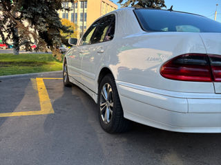 Mercedes E-Class foto 1