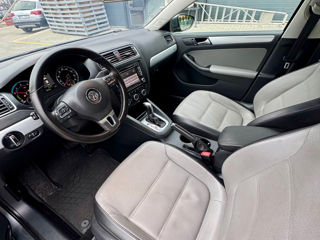 Volkswagen Jetta foto 7