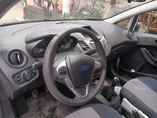 Ford Fiesta foto 5