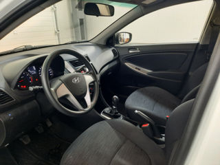Hyundai Accent foto 8