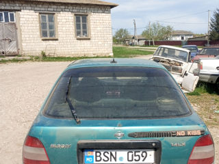 Nissan Sunny foto 2