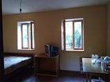 7 ari. casa de cotelet învelită cu penoplast. prețul negociabil. foto 1