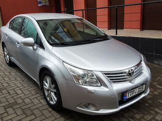 Toyota Avensis foto 1