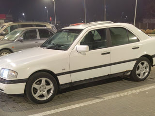 Mercedes C-Class foto 10