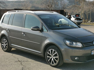 Volkswagen Touran foto 2