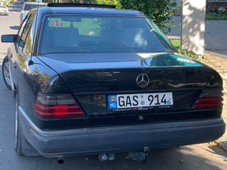 Mercedes E-Class foto 2