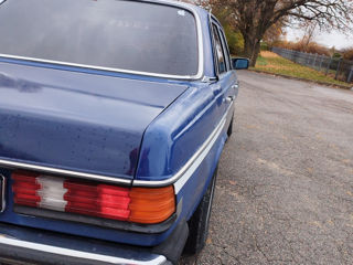 Mercedes Series (W123) foto 4