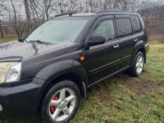 Nissan X-Trail foto 2