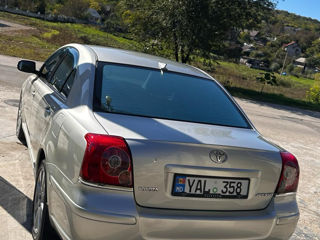 Toyota Avensis foto 4