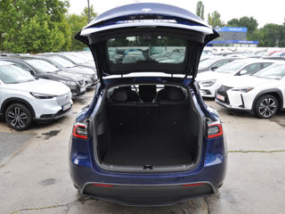 Tesla Model Y foto 9