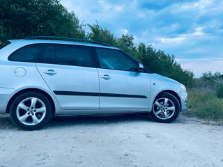 Skoda Fabia фото 2
