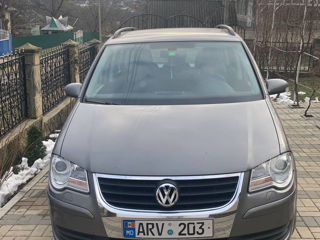 Volkswagen Touran foto 2