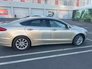 Ford Fusion foto 2