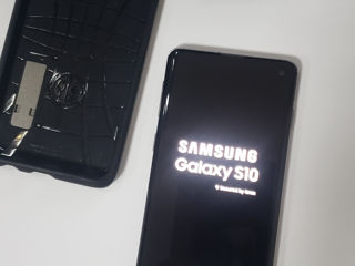 Samsung Galaxy S10 G973 128/8Gb хорошее состояние с чехлом с наушниками