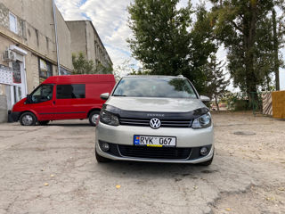 Volkswagen Touran foto 2