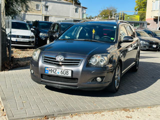 Toyota Avensis foto 2