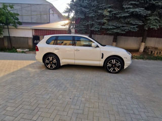 Volkswagen Touareg foto 2