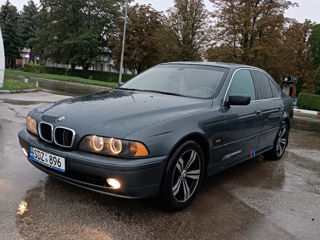 BMW 5 Series foto 1