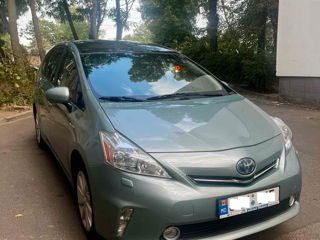 Toyota Prius v foto 1