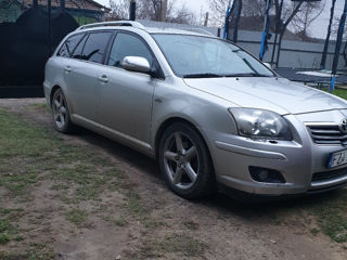 Toyota Avensis foto 2