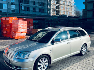 Toyota Avensis foto 2