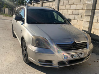 Toyota Avensis foto 1