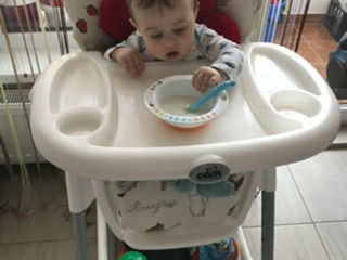 Vînd masa / scaun pentru alimentație  bebelușului